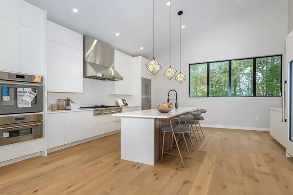 Needham, MA 02494,62 Evelyn Road