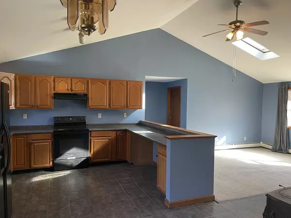 Tiverton, RI 02878,14 Glendale Ave