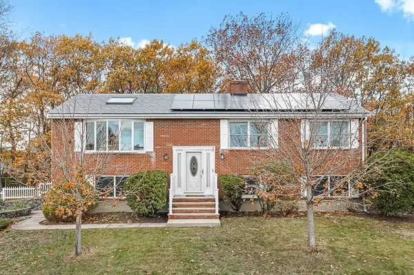 25 Murdoch Rd, Stoneham, MA 02180