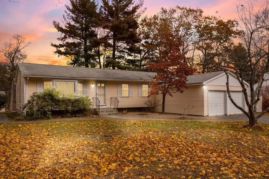 Holliston, MA 01746,11 Francine Dr