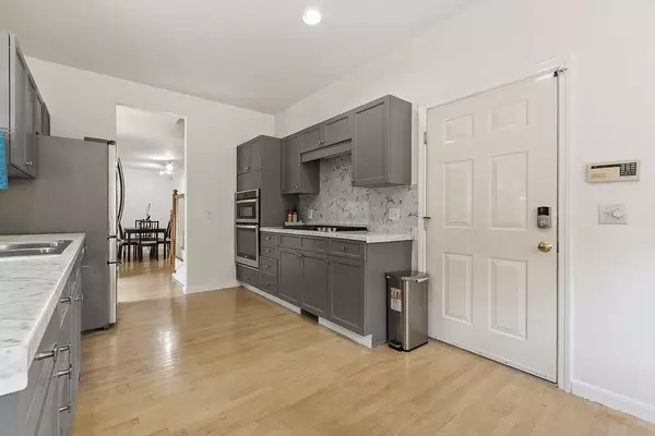 Burlington, MA 01803,5 Maple Ridge Dr #5