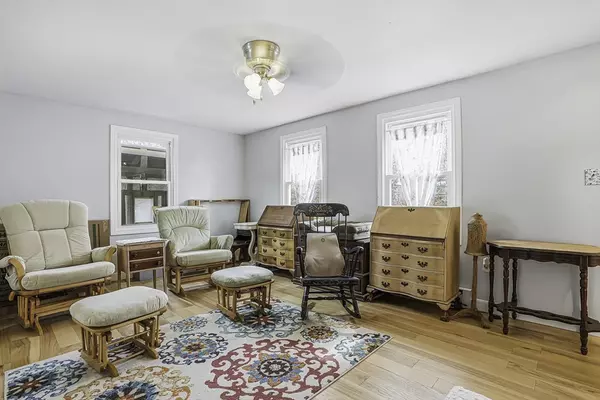 Oxford, MA 01540,7 Dudley Road