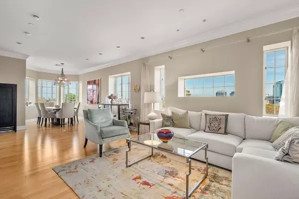 Brookline, MA 02446,20 Chapel St #APH4