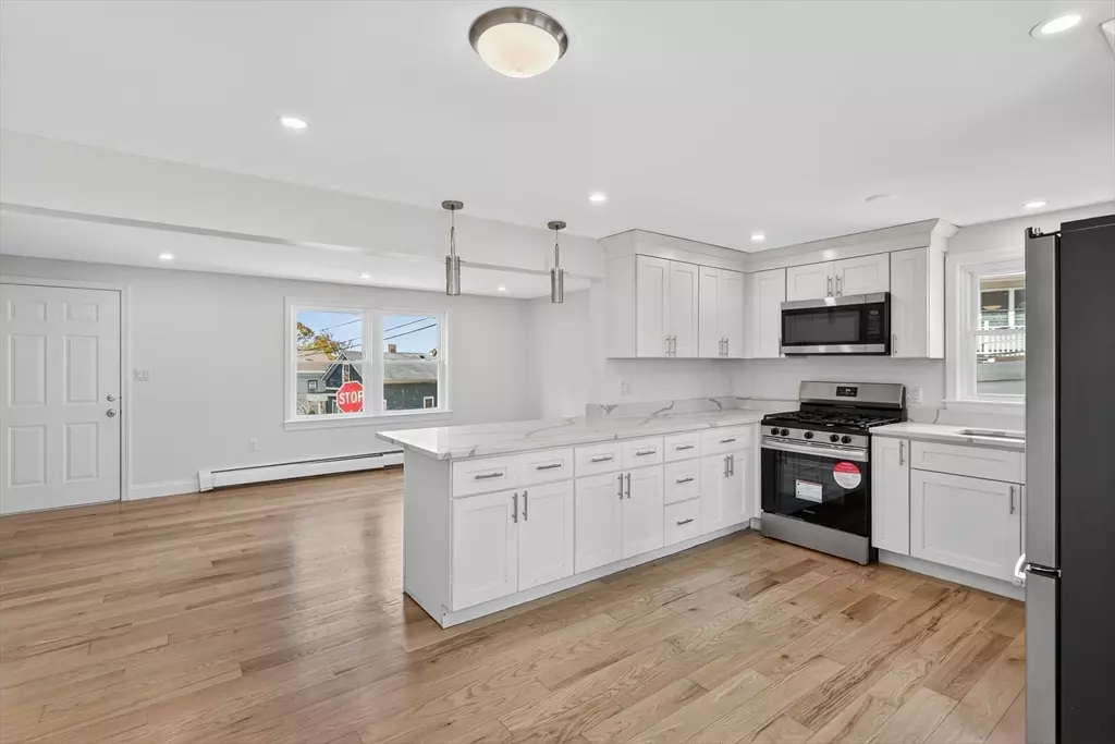 East Providence, RI 02906,31 Peach Ave