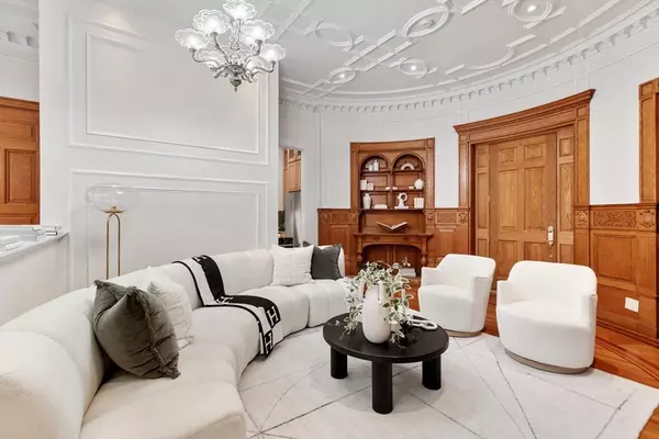 Boston, MA 02116,261 Marlborough St #4R