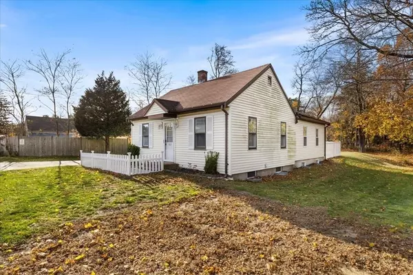 Rochester, MA 02576,563 County Road