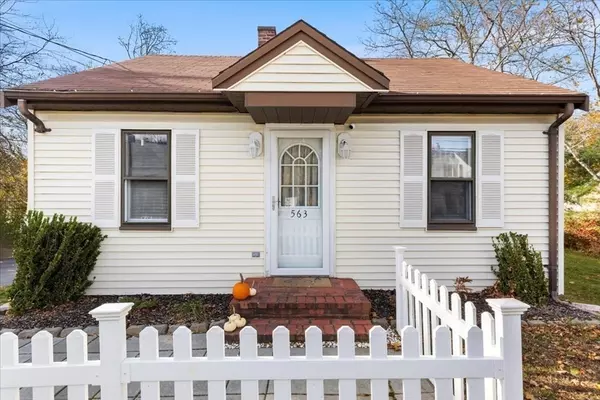 Rochester, MA 02576,563 County Road