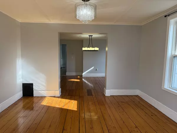 Lynn, MA 01902,50 Estes #1