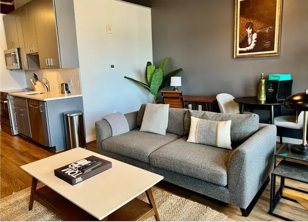 Boston, MA 02210,63 Melcher #404