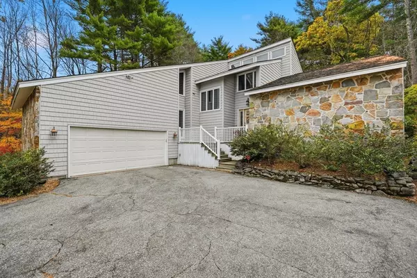 Palmer, MA 01069,3022 Hillside Dr
