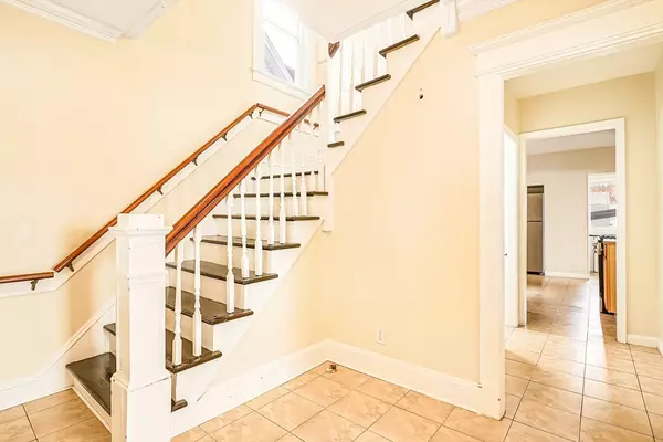 Springfield, MA 01109,18 Sycamore St