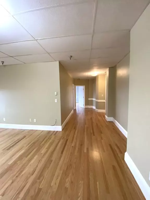 Lawrence, MA 01840,11 Lawrence St #606