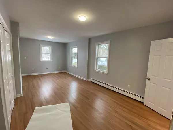 Clinton, MA 01510,9 Sanderson Pl #1