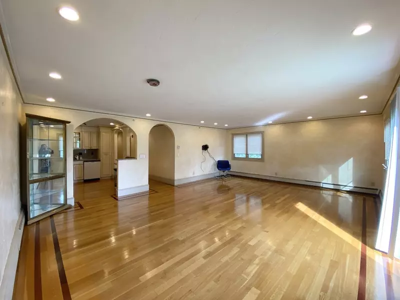 99 St Marys St #99, Brookline, MA 02446