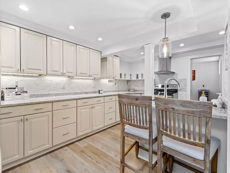 9 Park St #8, Boston, MA 02122