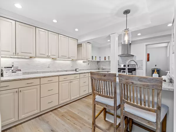 9 Park St #8, Boston, MA 02122