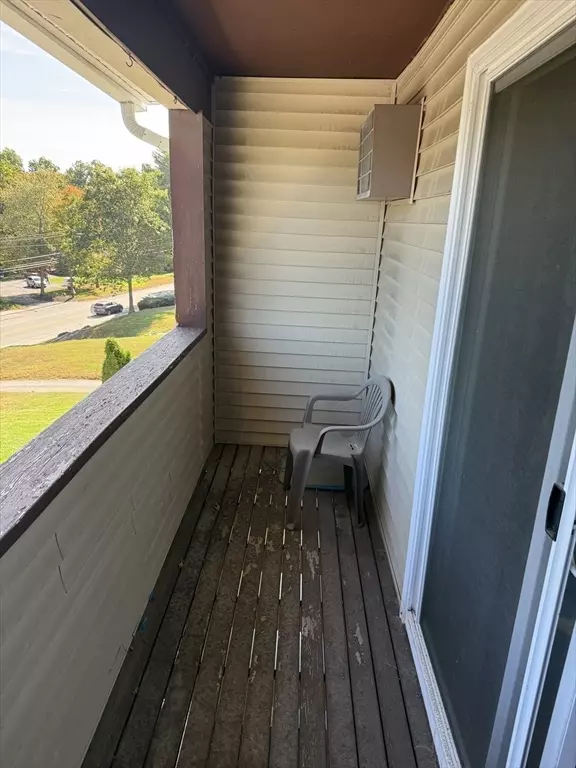 Uxbridge, MA 01569,129 Quaker Highway #17A