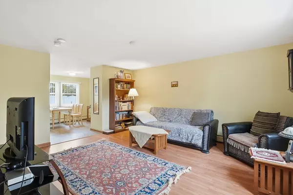 Springfield, MA 01118,19 Manor Court #19