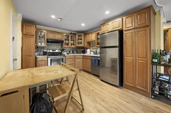 Boston, MA 02130,70 Jamaicaway #1