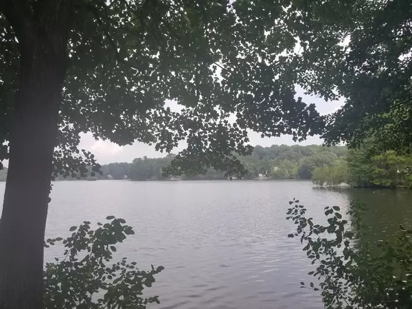 24 Pattison Ave, Dudley, MA 01571