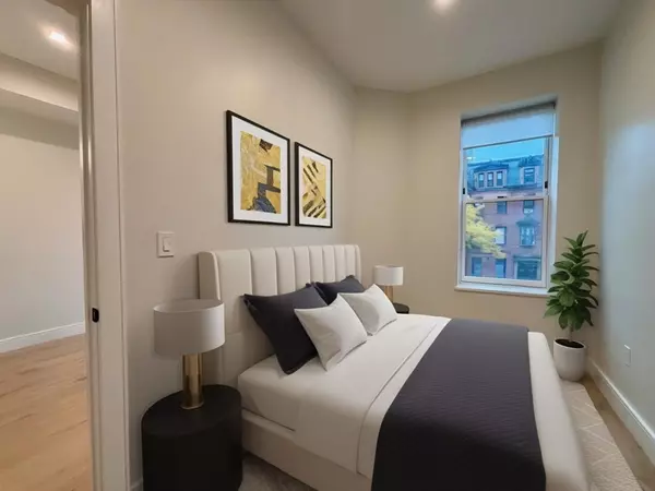 Boston, MA 02116,246 Newbury #1