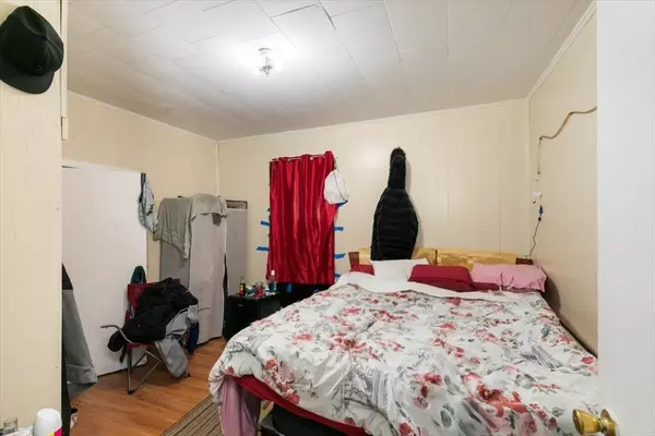 Lawrence, MA 01841,2 Washington St