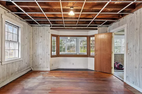 Wakefield, MA 01880,51 Crescent Street