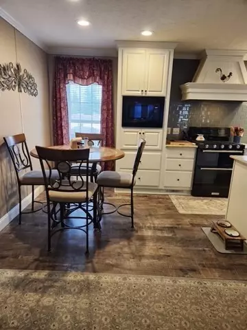 Sturbridge, MA 01566,402 Pleasant Parkway