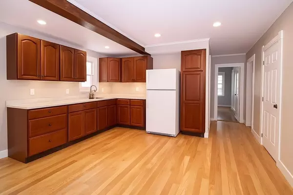 Acushnet, MA 02743,37 Wing Ln