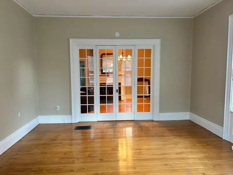 36 7th St #1, New Bedford, MA 02740