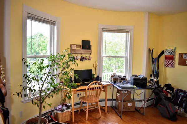 Boston, MA 02130,43 Oakview Ter. #2