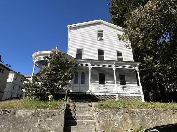 23 Lakewood St, Worcester, MA 01603