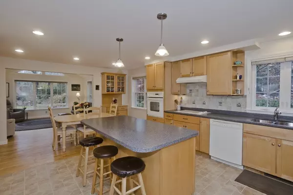 Amherst, MA 01002,11 Sheerman Ln