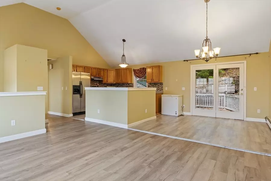 442 Lake Ave, Worcester, MA 01604