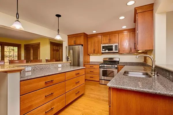 Hatfield, MA 01038,34 Gore Avenue