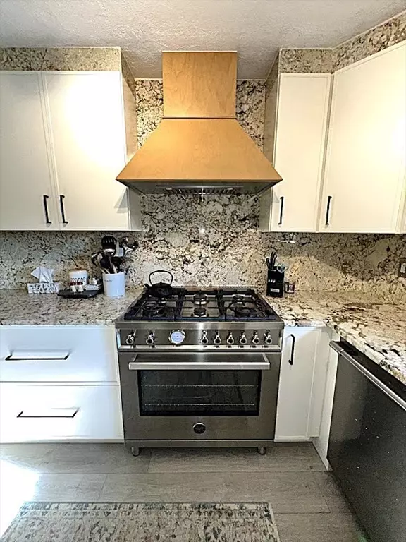 Agawam, MA 01001,174 Beekman Dr #174