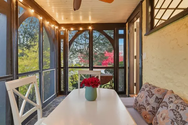 Holyoke, MA 01040,27 Lexington Ave