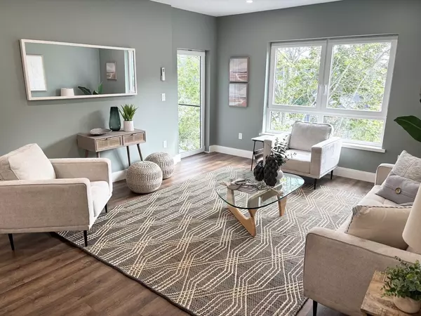 Walpole, MA 02081,1391 Main Street #207