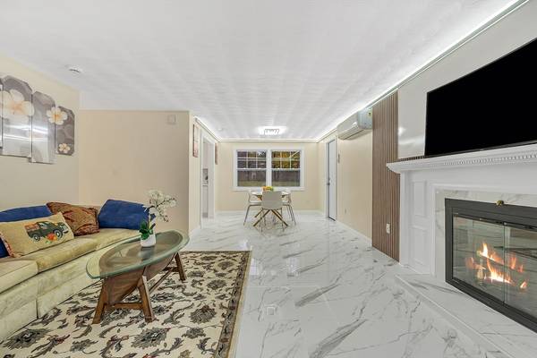 Chelmsford, MA 01824,9 Donna Rd