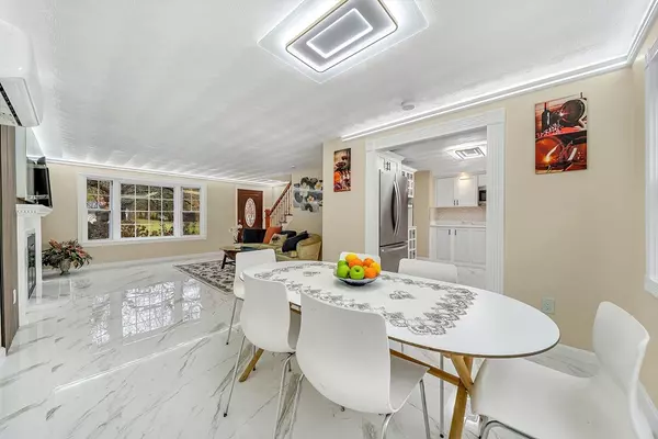 Chelmsford, MA 01824,9 Donna Rd