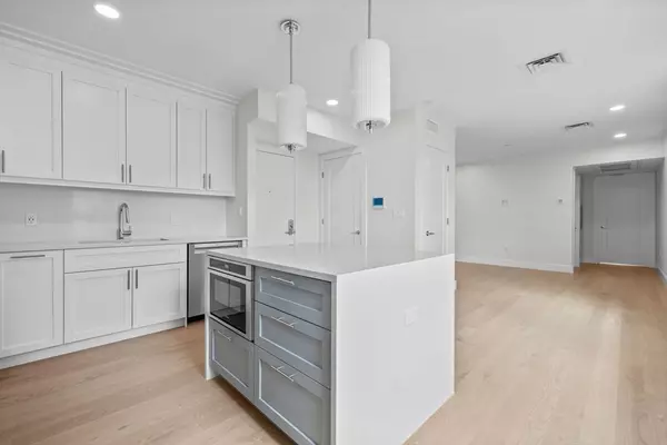 Boston, MA 02128,301 Border Street #PH3