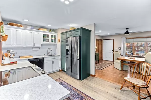 Middleboro, MA 02346,9 Marion Rd