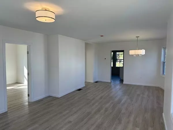 Milford, MA 01757,15 Chestnut St #2