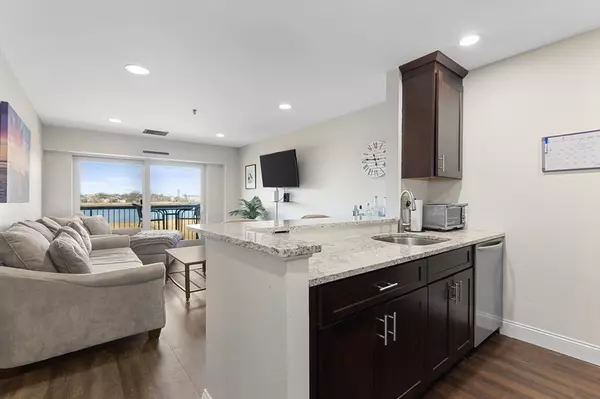 133 Commander Shea Blvd #407, Quincy, MA 02171