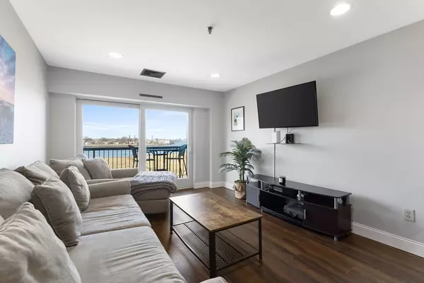 Quincy, MA 02171,133 Commander Shea Blvd #407