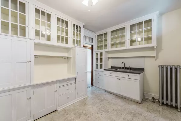 Holyoke, MA 01040,37 O'connor Ave #2L