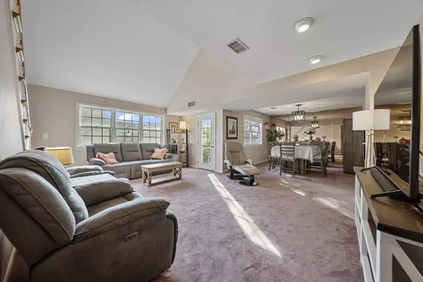 Salem, MA 01970,27 Weatherly Dr #27