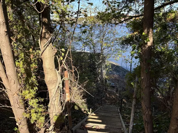 Barrington, RI 02806,351 County Rd