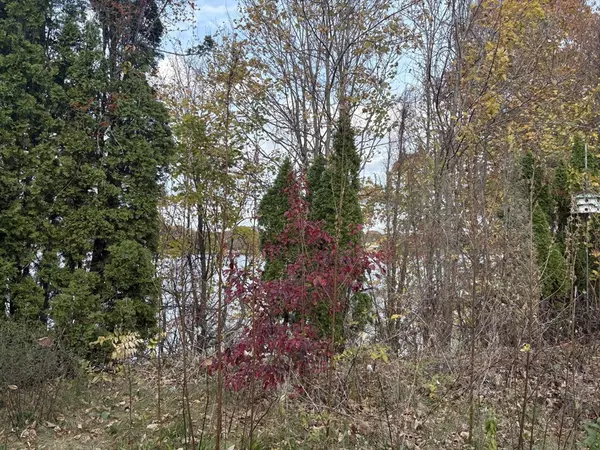 Barrington, RI 02806,351 County Rd