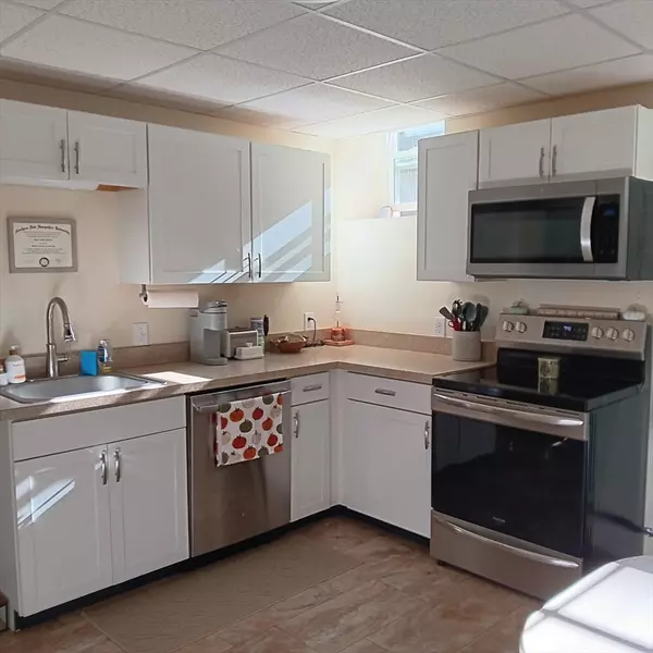 104 S Main St #4, Middleboro, MA 02346